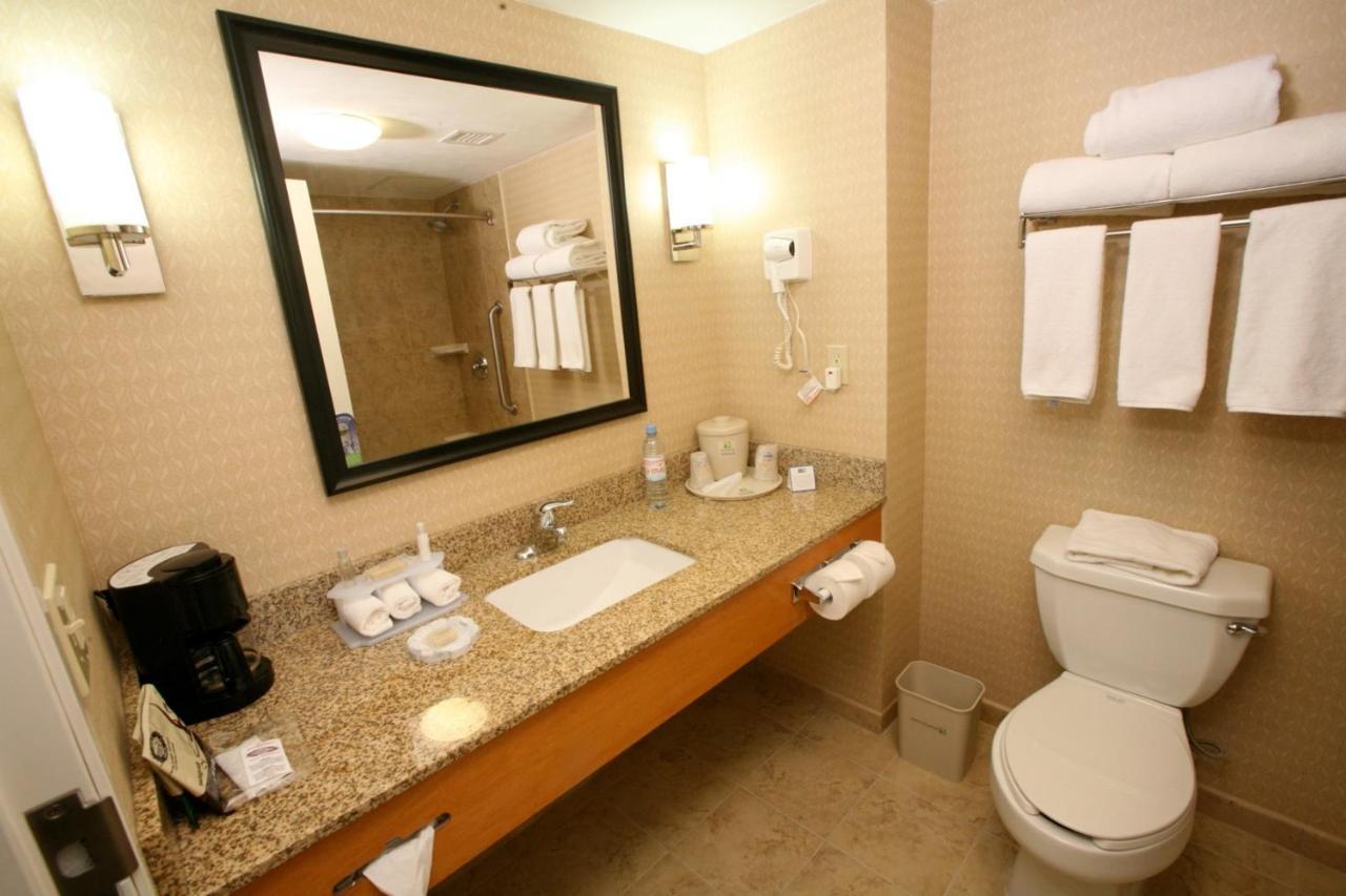 Holiday Inn Express Saltillo Zona Aeropuerto By Ihg Zewnętrze zdjęcie