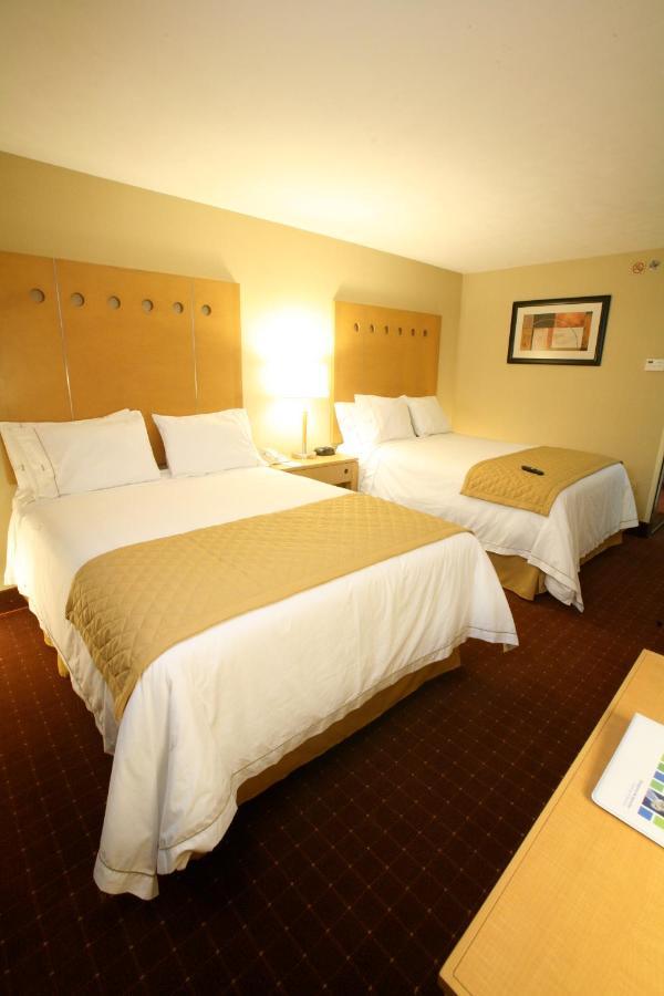 Holiday Inn Express Saltillo Zona Aeropuerto By Ihg Zewnętrze zdjęcie
