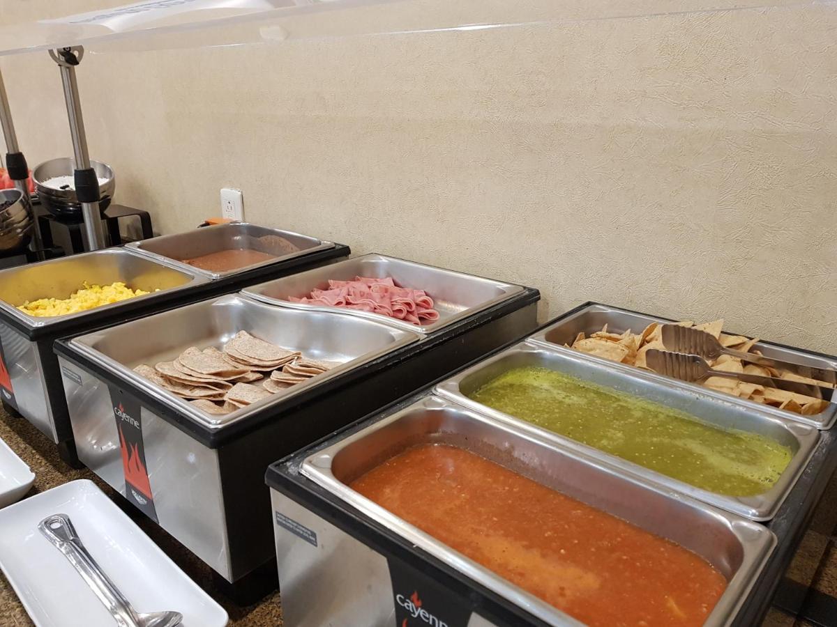 Holiday Inn Express Saltillo Zona Aeropuerto By Ihg Zewnętrze zdjęcie
