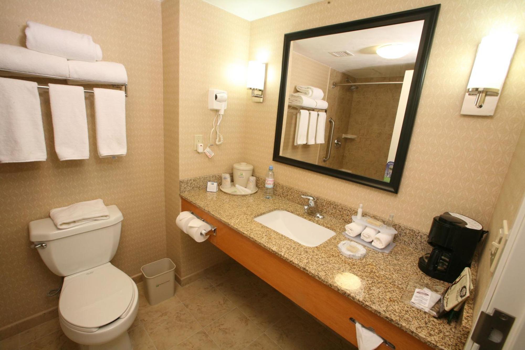 Holiday Inn Express Saltillo Zona Aeropuerto By Ihg Zewnętrze zdjęcie