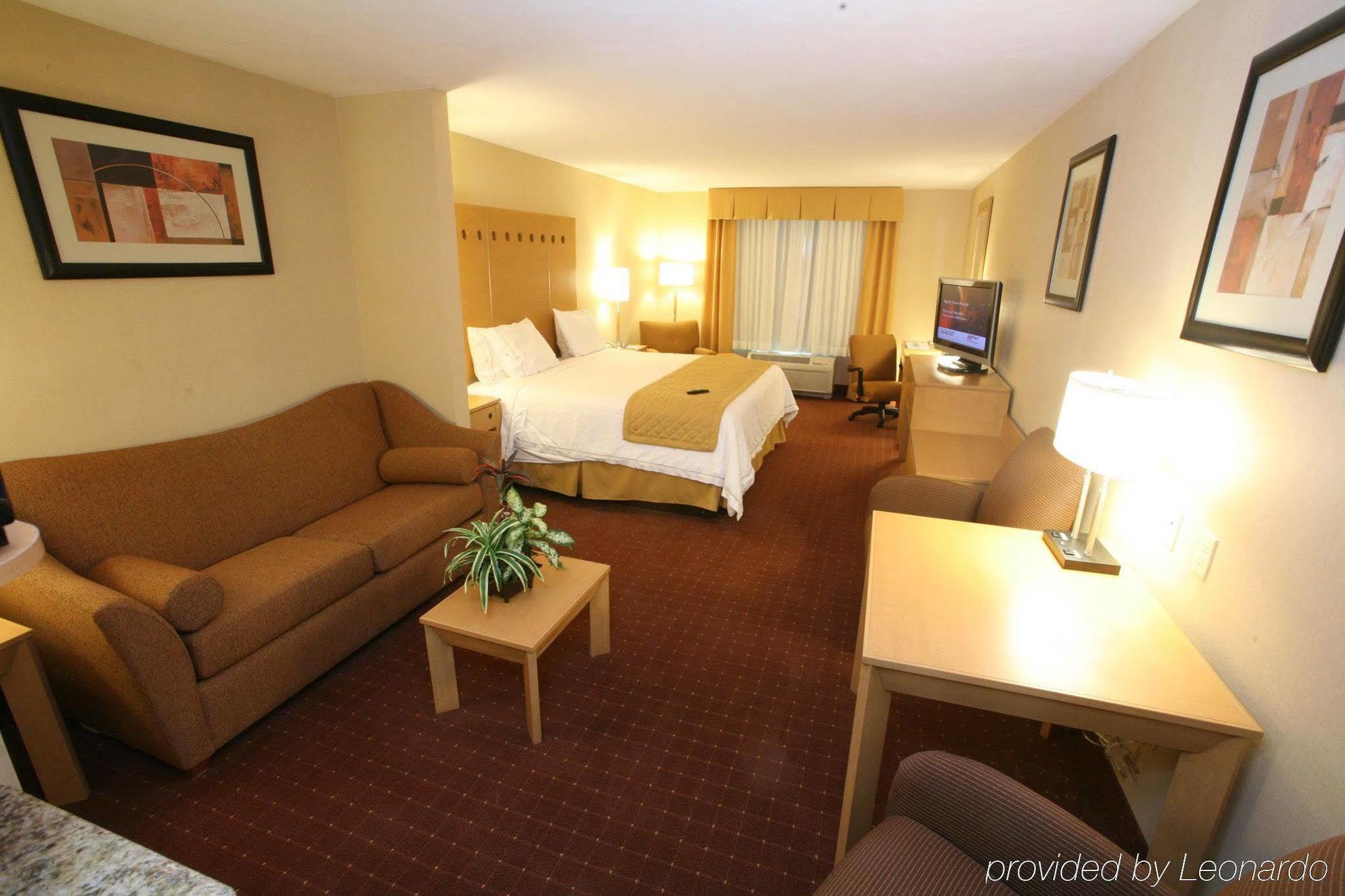 Holiday Inn Express Saltillo Zona Aeropuerto By Ihg Zewnętrze zdjęcie